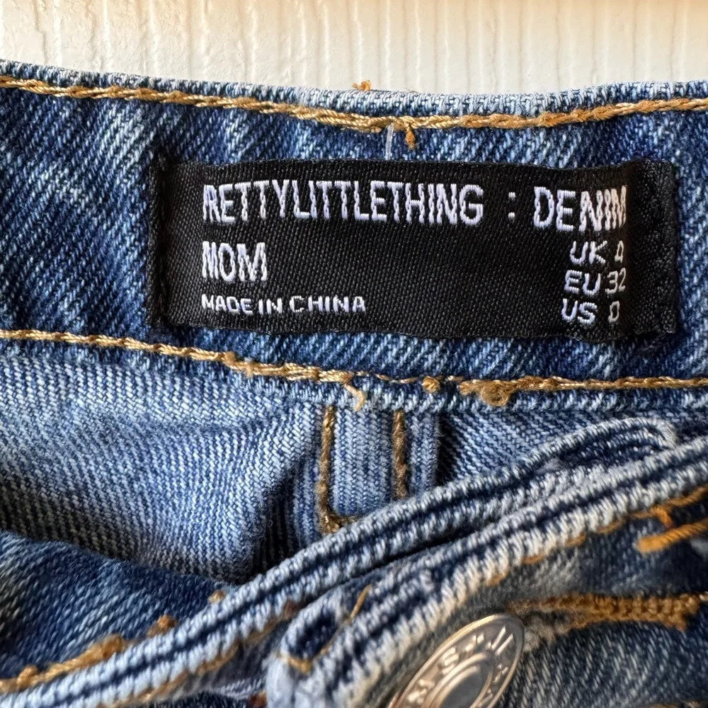 PrettyLittleThing Mom Distressed Ripped Jeans size 0 - Picture 2 of 14